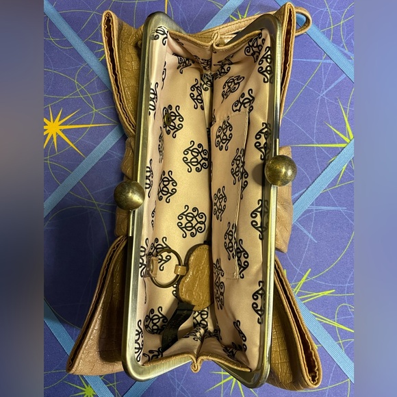 EUC- Jessica Simpson bow wristlet - Picture 3 of 5